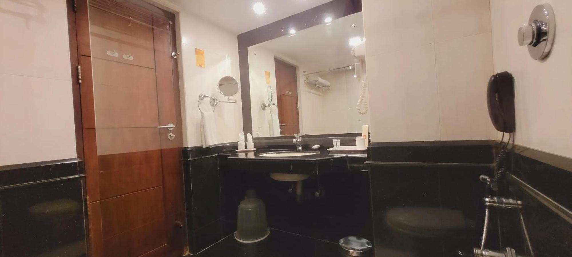Ashoka Inn Thrissur Extérieur photo